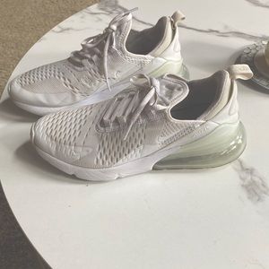 Super cute White  Air Max 270